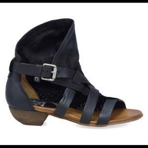 Miz Mooz 37 black Cassidy leather sandals